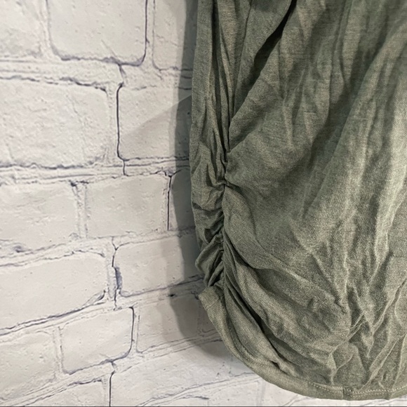 Large Blouse With Embellished Shoulders - Picture 4 of 7